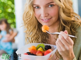 水果沙拉需要哪些材料？水果沙拉用什么沙拉醬