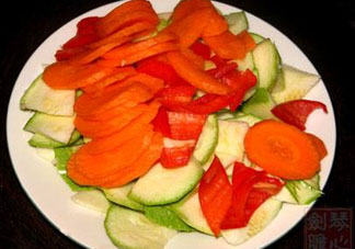 西葫蘆和胡蘿卜能一起吃？西葫蘆能和胡蘿卜一起吃嗎？