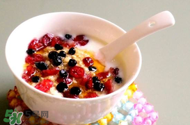 藍莓和牛奶可以一起吃嗎？吃完藍莓可以喝牛奶嗎？