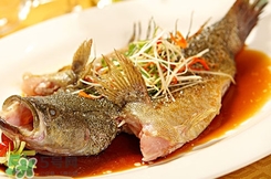 鱸魚怎么做好吃又簡(jiǎn)單？清蒸鱸魚的做法