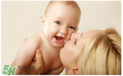 夏季寶寶長(zhǎng)痱子怎么辦？怎么預(yù)防寶寶長(zhǎng)痱子？