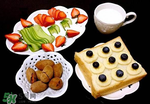 藍(lán)莓和香蕉能一起吃嗎？藍(lán)莓可以和香蕉榨汁嗎？