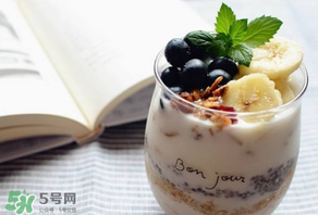 藍(lán)莓和香蕉能一起吃嗎？藍(lán)莓可以和香蕉榨汁嗎？