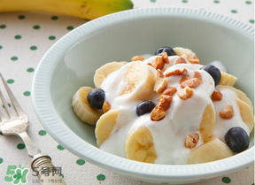 藍(lán)莓和香蕉能一起吃嗎？藍(lán)莓可以和香蕉榨汁嗎？