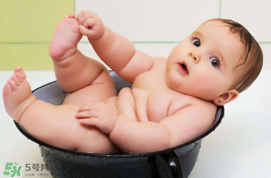 寶寶被蚊子咬后腫很大怎么辦？蚊子包消腫的方法