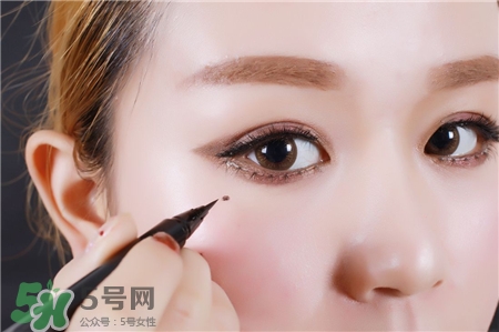 眼線液弄衣服上怎么洗掉?眼線液撒衣服上怎么辦?