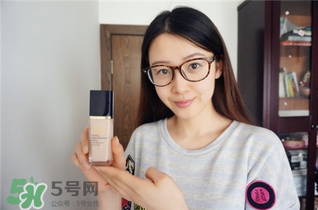 雅詩(shī)蘭黛沁水粉底液多少錢_專柜價(jià)