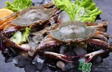 吃螃蟹可以喝可樂嗎？吃螃蟹能喝白酒嗎？