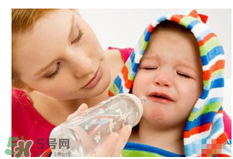 兒童不愛喝水的壞處 夏天寶寶不愛喝水怎么辦？