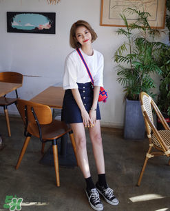 牛仔半裙配什么上衣？牛仔半裙搭配圖片