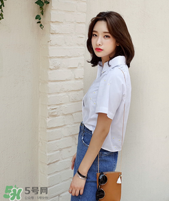 牛仔半裙配什么上衣？牛仔半裙搭配圖片