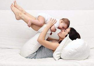 母乳喂養(yǎng)要喂水嗎？純母乳喂養(yǎng)要不要喂水？