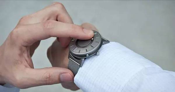 eone手表怎么看時(shí)間？eone手表時(shí)間怎么調(diào)？