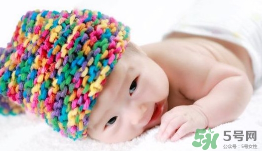 母乳喂養(yǎng)要喂水嗎？純母乳喂養(yǎng)要不要喂水？