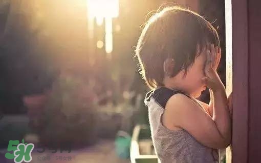 孩子不自信怎么辦？怎樣讓孩子自信大膽？