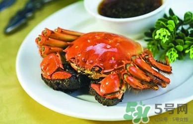 吃螃蟹可以喝可樂嗎？吃螃蟹能喝白酒嗎？