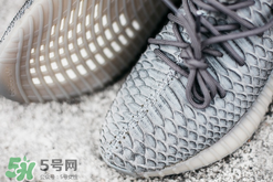 adidas yeezy 350 boost v2蟒蛇皮定制版多少錢？