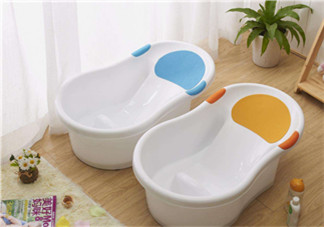 嬰兒浴盆是帶浴網(wǎng)還還是帶浴板好？嬰兒浴盆什么款式好？