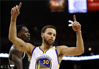 under armour curry 4 low低幫版白金配色上腳怎么樣？