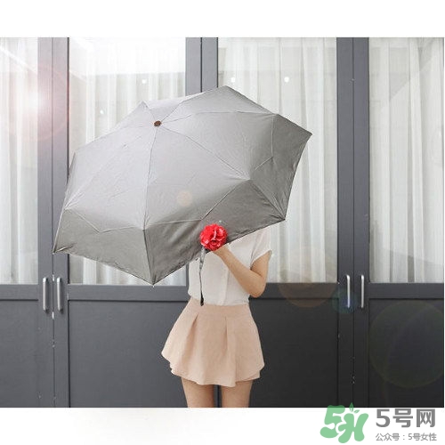 黑檸檬和蕉下哪個(gè)好？黑檸檬和蕉下太陽傘對比