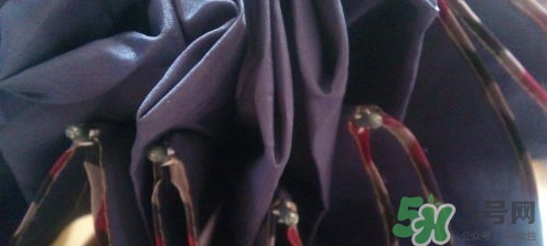 蕉下太陽傘怎么收？蕉下小黑傘太陽傘怎么打開？