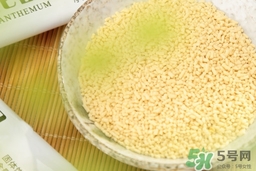 菊花晶可以加奶粉里嗎？菊花晶可以加米粉里嗎