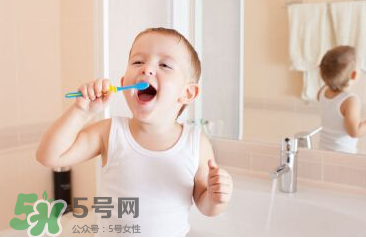 寶寶牙膏含氟好不好？寶寶能用含氟的牙膏嗎？