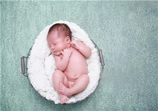 哄寶寶睡覺(jué)可以搖晃嗎？哄寶寶睡覺(jué)搖晃有害嗎？