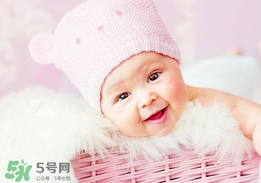 哄寶寶睡覺可以搖晃嗎？哄寶寶睡覺搖晃有害嗎？