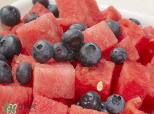 藍莓和西瓜能一起吃嗎？藍莓和西瓜一起榨汁嗎？
