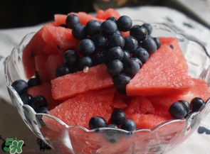 藍莓和西瓜能一起吃嗎？藍莓和西瓜一起榨汁嗎？