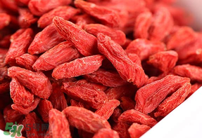 楊梅酒可以放枸杞嗎？楊梅酒里面可以加枸杞嗎？