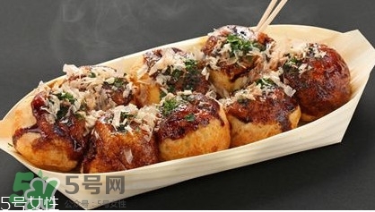 章魚燒是哪個(gè)國家的小吃？章魚燒上面的皮是什么