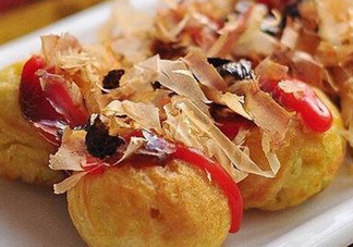 章魚(yú)燒是哪個(gè)國(guó)家的小吃？章魚(yú)燒上面的皮是什么