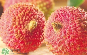 荔枝用什么藥水保鮮？吃荔枝為什么要用鹽水泡