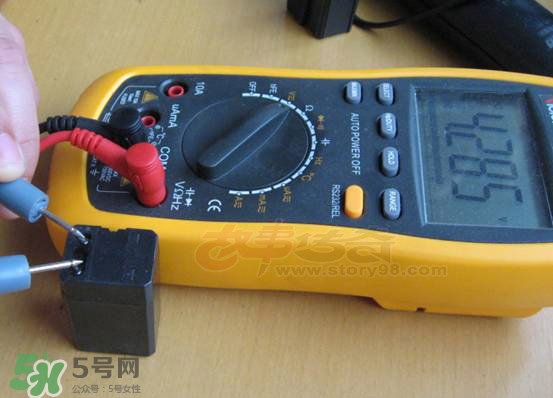 電蚊拍充不進(jìn)電怎么回事？電蚊拍充不了電怎么辦？