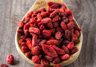 楊梅酒可以放枸杞嗎？楊梅酒里面可以加枸杞嗎？