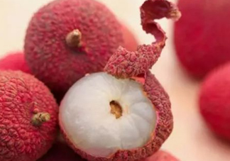 吃泡藥水的荔枝會得?。砍运幩睦笾檬肿憧诓?？