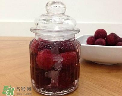 楊梅酒不能和什么一起吃？喝楊梅酒的禁忌