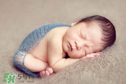 早產(chǎn)兒幾個月可以添加輔食？早產(chǎn)兒添加輔食需要延遲嗎？