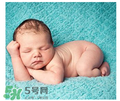 早產(chǎn)兒奶粉吃到什么時(shí)候？早產(chǎn)兒奶粉吃多久？