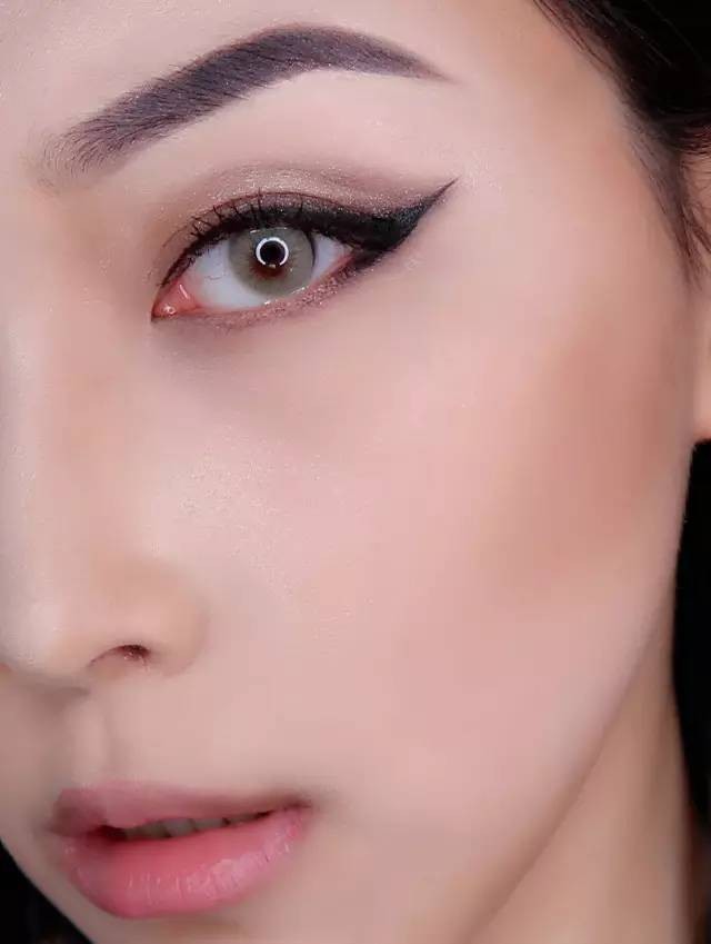 日韓妝容和歐美妝容哪個好看_畫法步驟圖解 日韓妝容和歐美妝容哪個好看_畫法步驟圖解