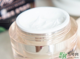 先用防曬噴霧還是素顏霜？素顏霜防曬噴霧使用順序