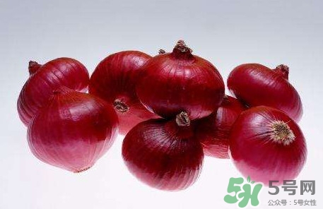 紅皮洋蔥和白皮洋蔥哪個(gè)好？吃紅皮洋蔥有什么好處