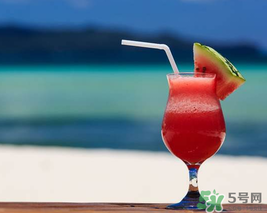 喝西瓜汁會(huì)胖嗎？西瓜汁的熱量是多少？