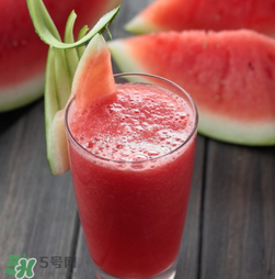 榨西瓜汁要加水嗎？榨西瓜汁要加多少水？