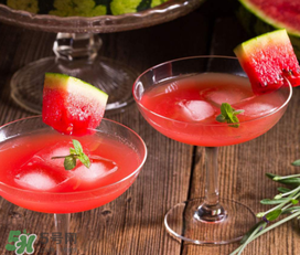 西瓜汁為什么會分層？西瓜汁分層還能喝嗎？