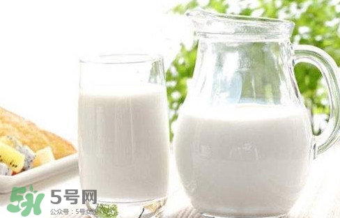 芭蕉能和牛奶一起吃嗎？牛奶可以和芭蕉一起吃嗎