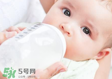 寶寶嗆奶怎么辦?寶寶嗆奶怎么回事? 寶寶嗆奶怎么辦?寶寶嗆奶怎么回事?