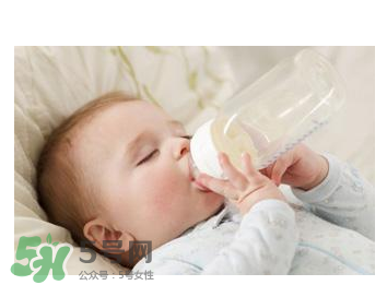 寶寶嗆奶怎么辦?寶寶嗆奶怎么回事? 寶寶嗆奶怎么辦?寶寶嗆奶怎么回事?